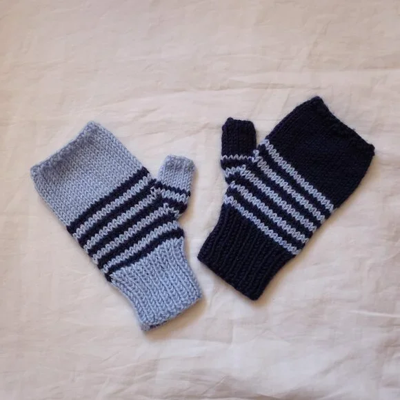 Fingerless knit gloves - Picture 1 of 5